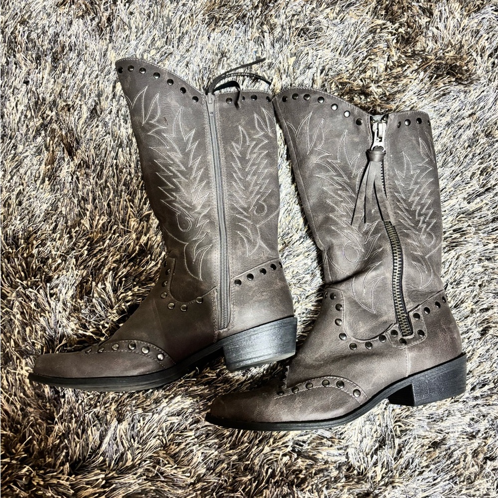 🩶❤️‍🔥 Studded Western Dark Gray Boots with Fringe